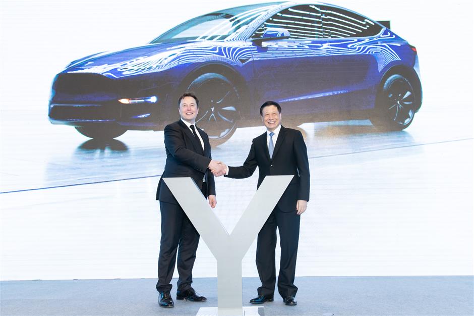 Party Secretary Li visits Tesla gigafactory, meets Musk