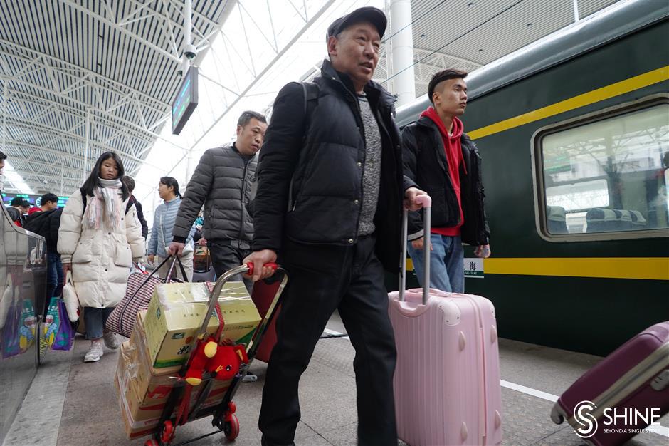 All aboard! First extra train pulls out of Shanghai