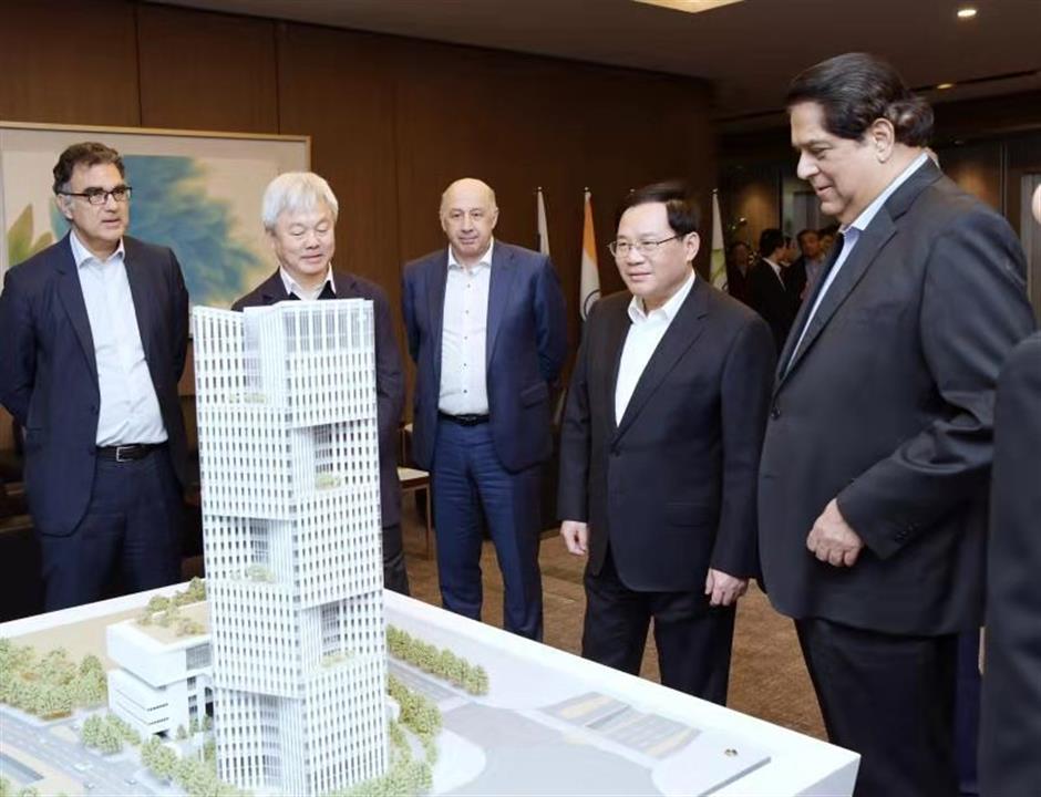 Party Secretary Li tours international organizations in city