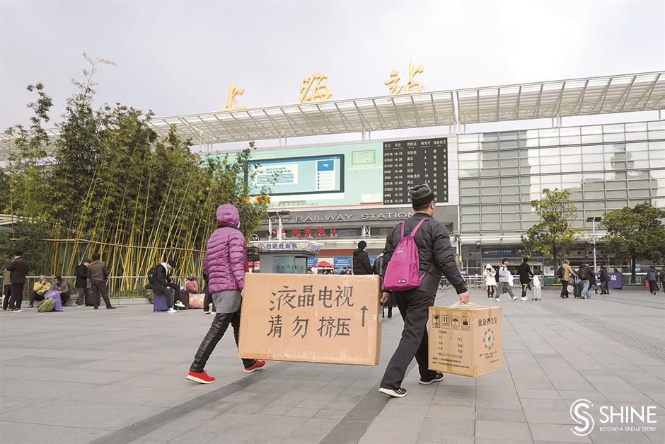 Snapshots of the Spring Festival rush in Shanghai