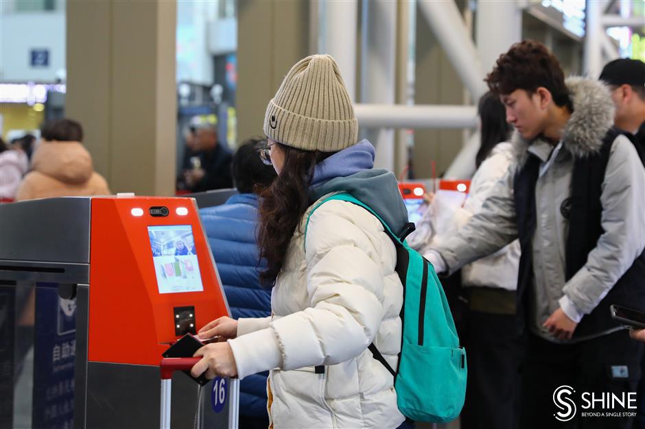 Snapshots of the Spring Festival rush in Shanghai