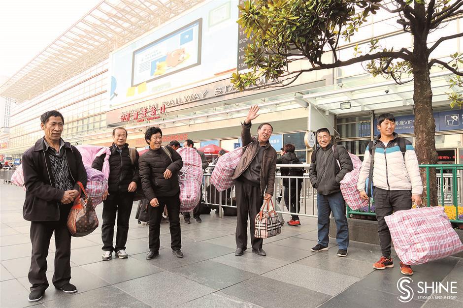 Snapshots of the Spring Festival rush in Shanghai