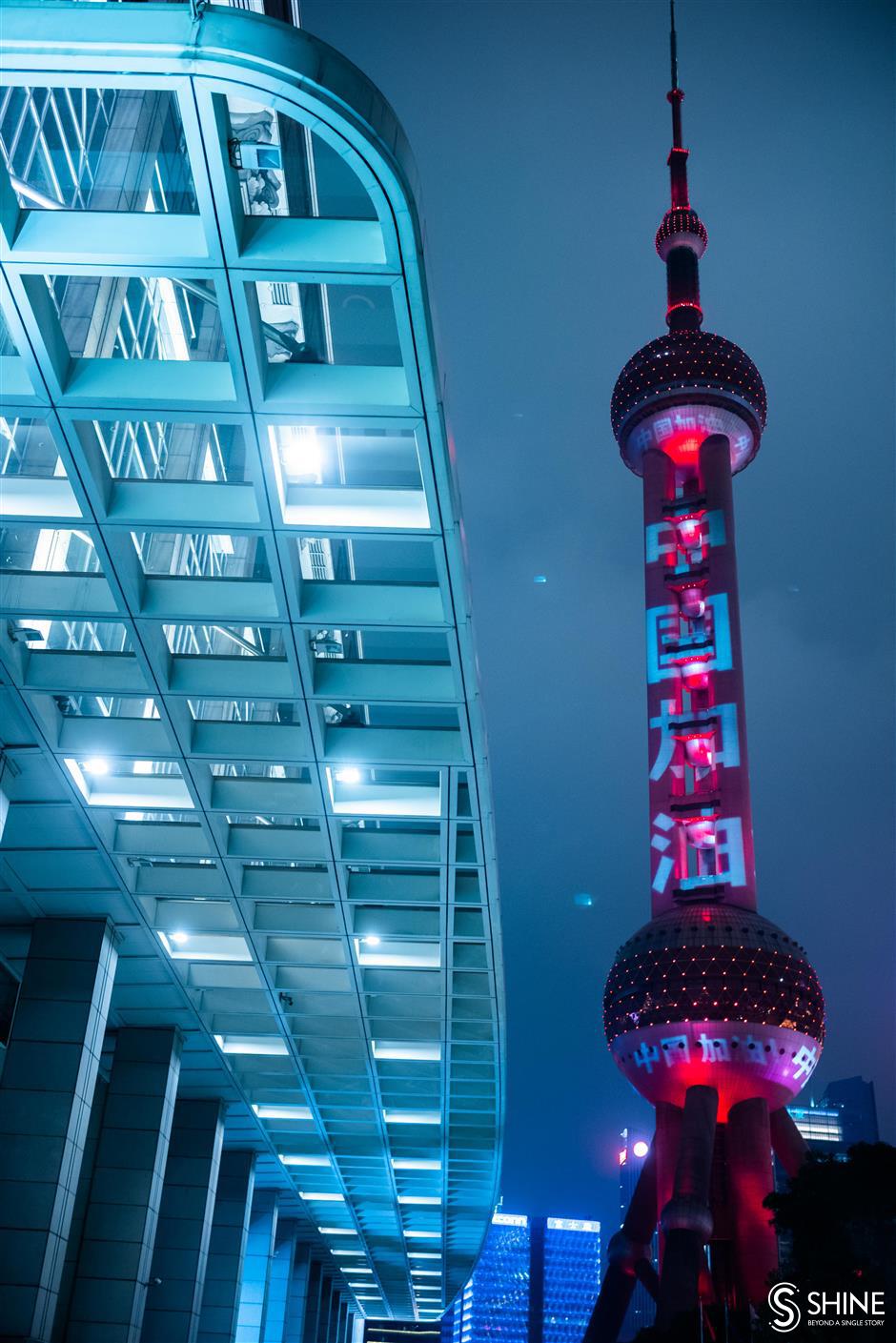 Both sides of the Huangpu River light up in support of Wuhan