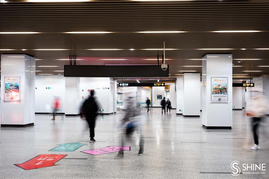 Metro commuters few and far between as work resumes