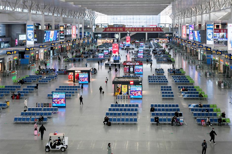 Passenger trips of Spring Festival travel rush to drop 45%: ministry