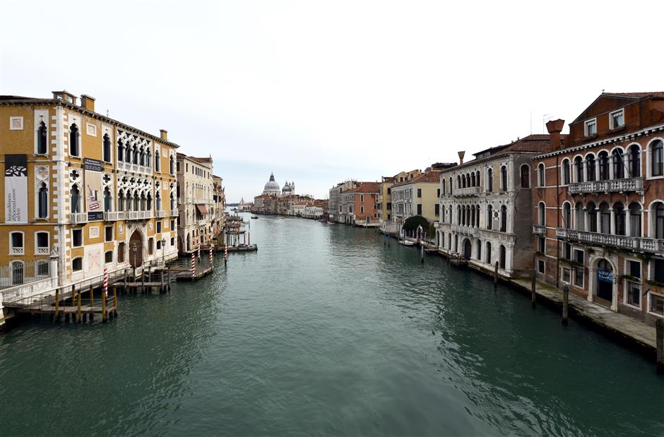 Coronavirus: Italy death toll jumps to 233