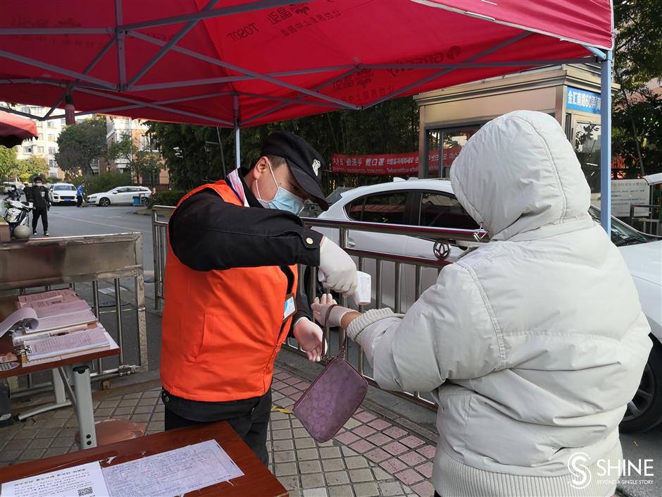 A day in the life of a neighborhood coping with quarantine