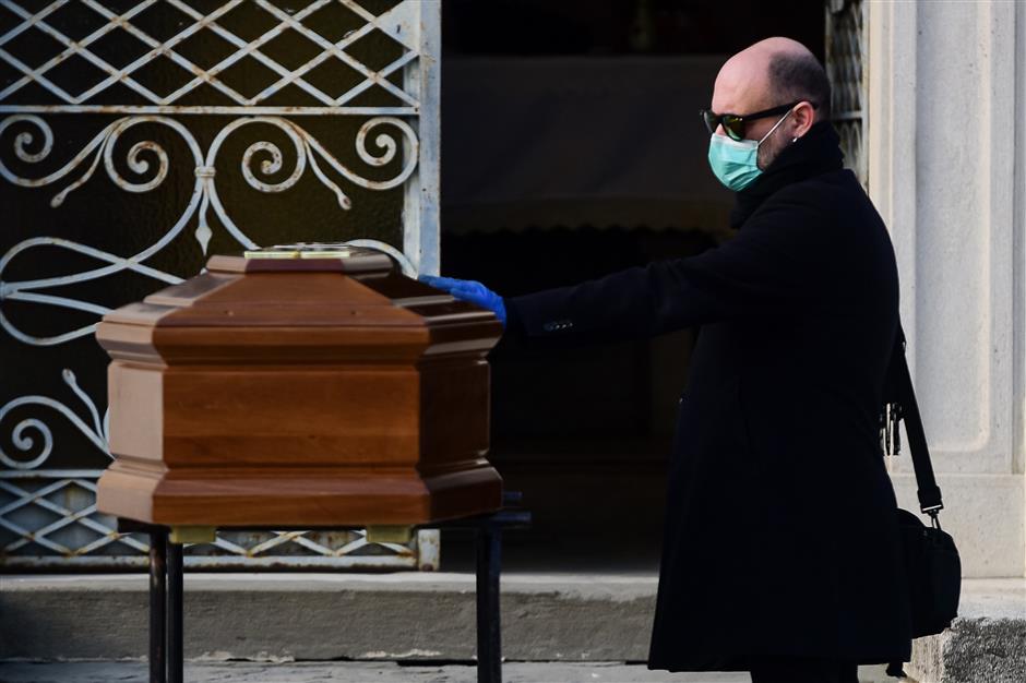 Les militaires vont imposer la quarantaine des coronavirus en Lombardie alors que le nombre de morts en Italie augmente