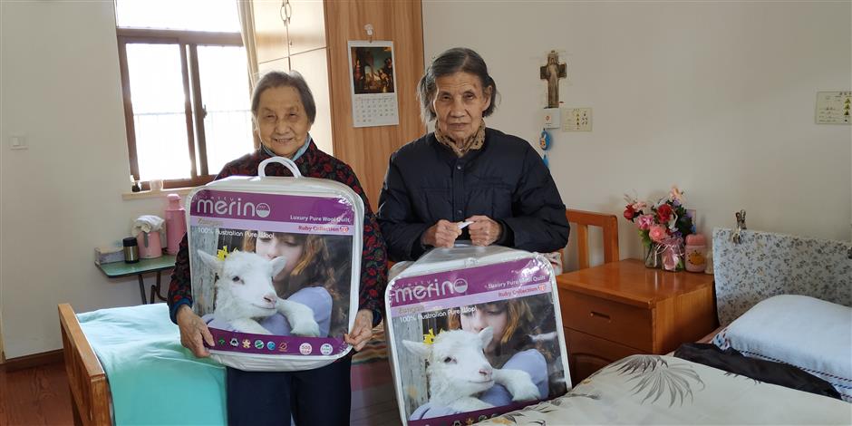 Foundation donates quilts to local seniors