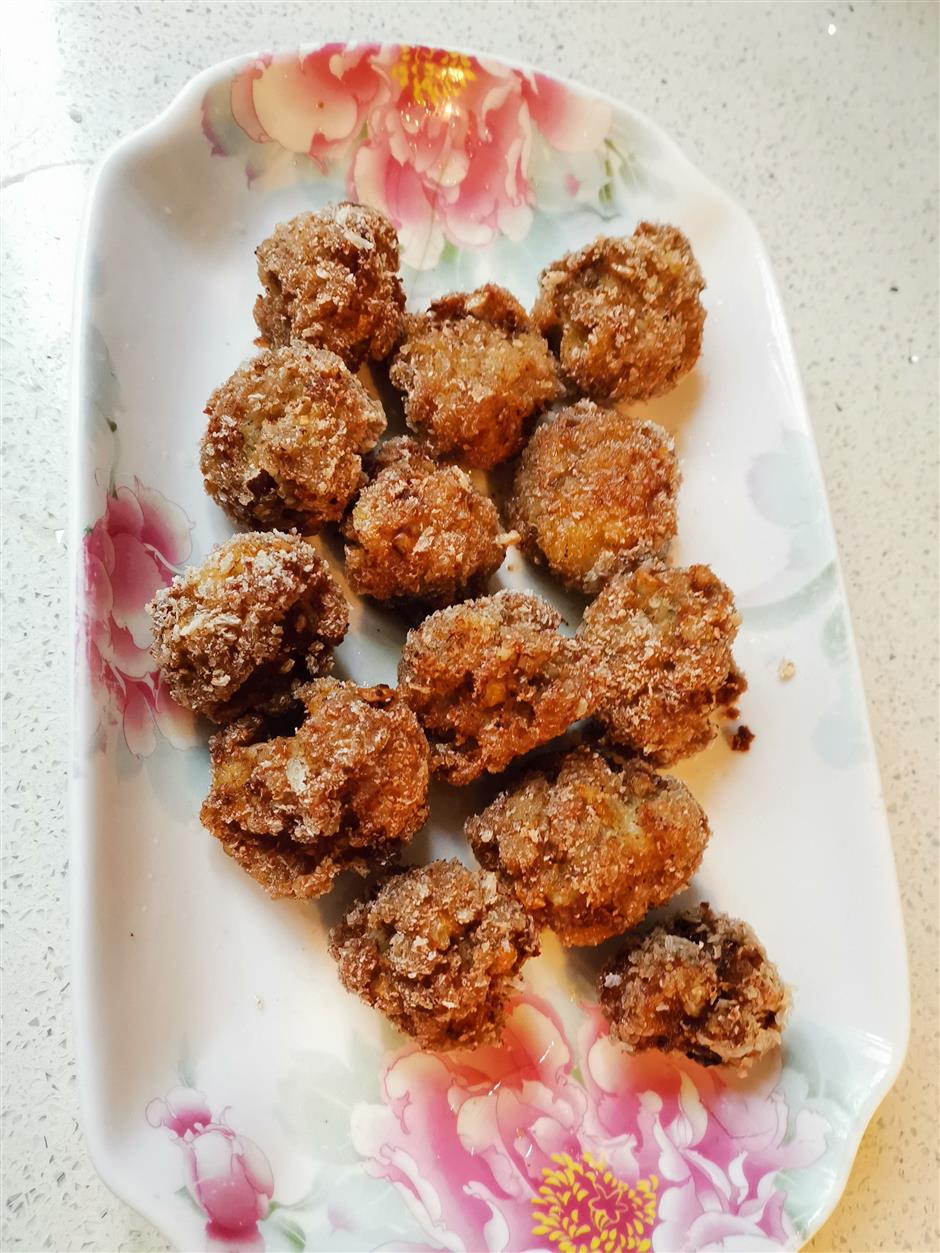 German serves up meatballs to community workers