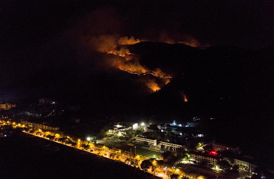 19 dead battling southwest China forest fire