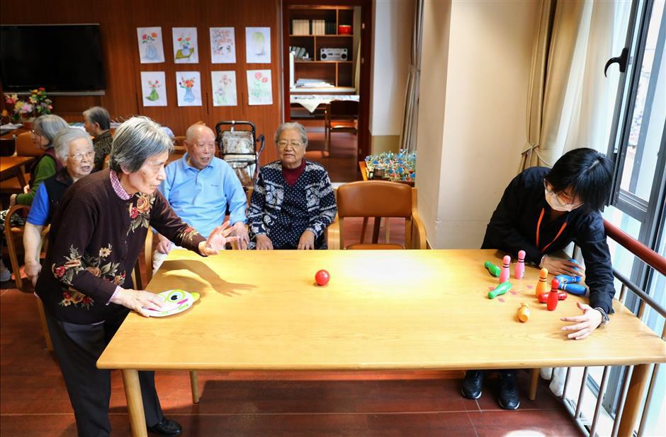 Shanghai elderly-care centers reopen as restrictions ease