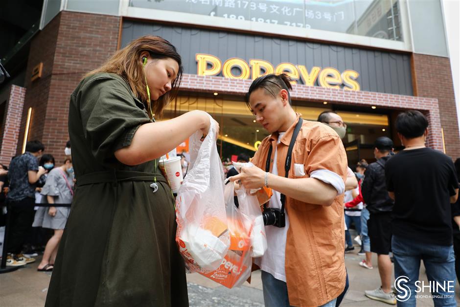 Popeyes opening draws hordes of customers, and attention from authorities