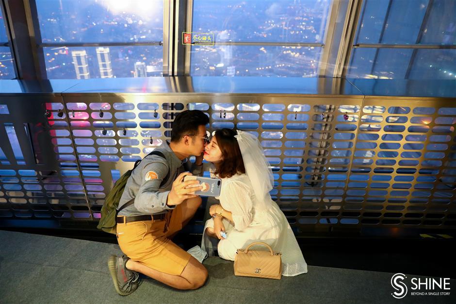 Shanghai Tower offers special deal for couples