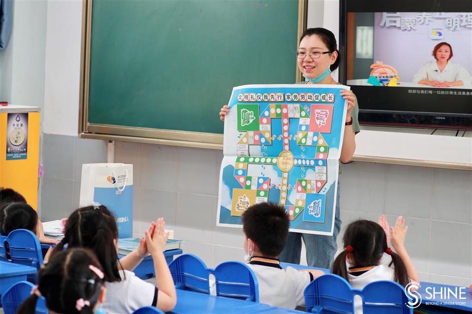 Shanghai's youngest students return to school