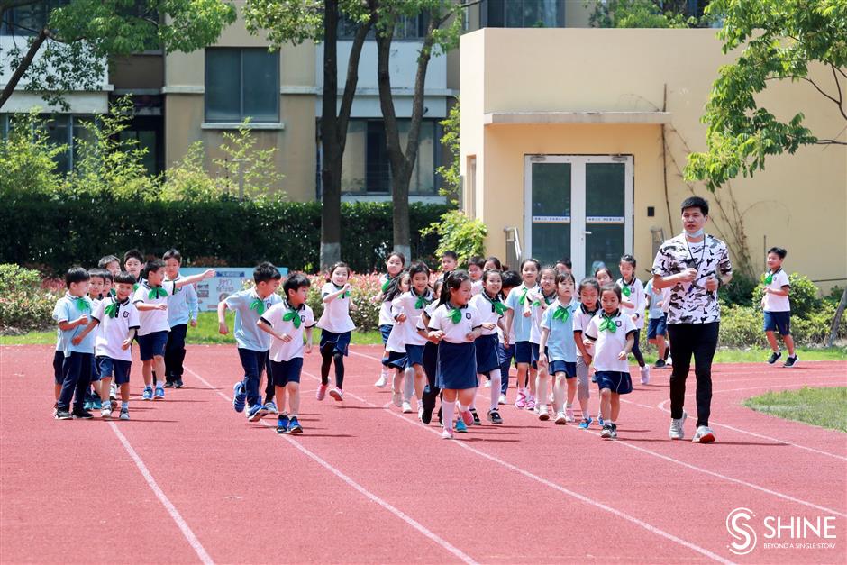 Shanghai's youngest students return to school