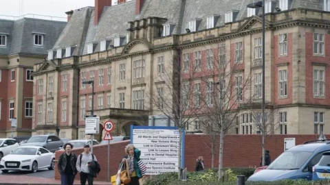 Britain starts mandatory self-quarantine for arrivals