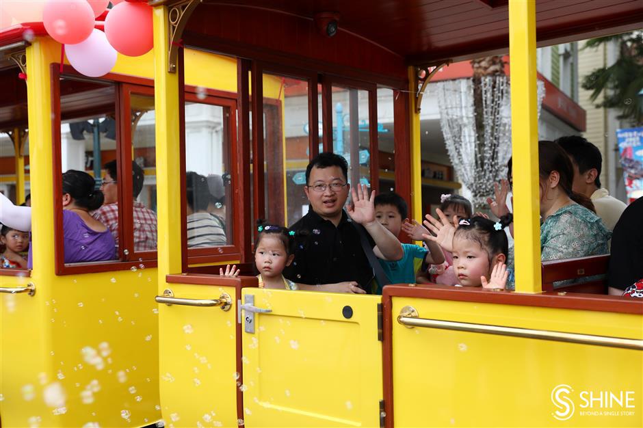 All aboard at Shanghai Happy Valley amusement park