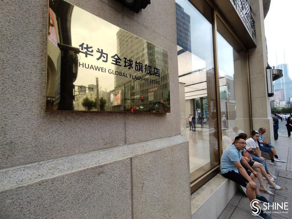 Huawei's Shanghai store biggest in the world