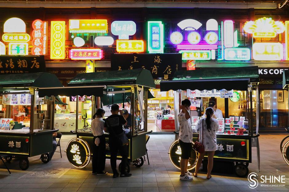 Experience tradition at Yuyuan Garden Malls