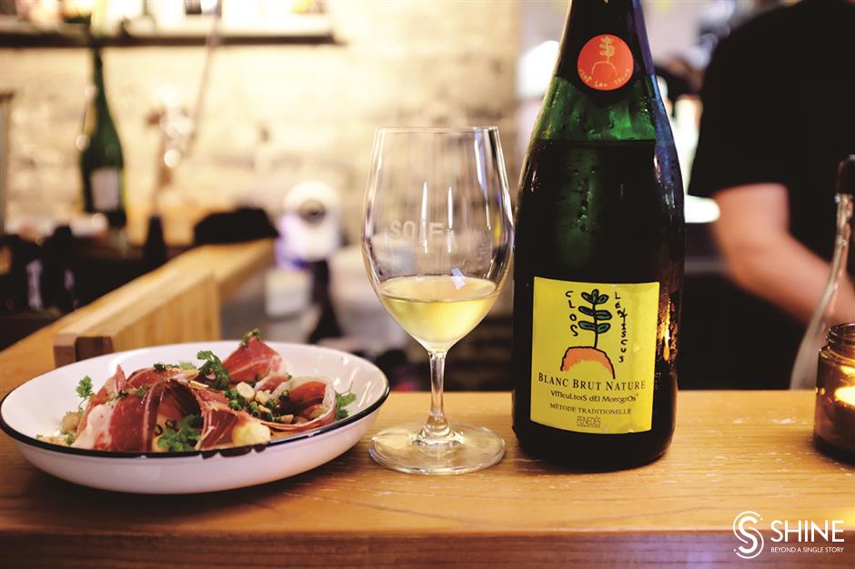 Tasty French plates, natural wine and fun