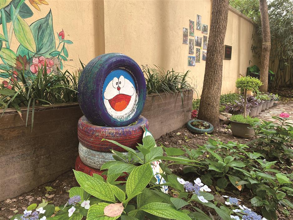 Gardeners bring new life into courtyards