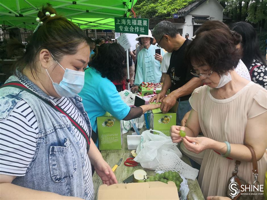 Best of countryside's summer fruit on sale in city parks