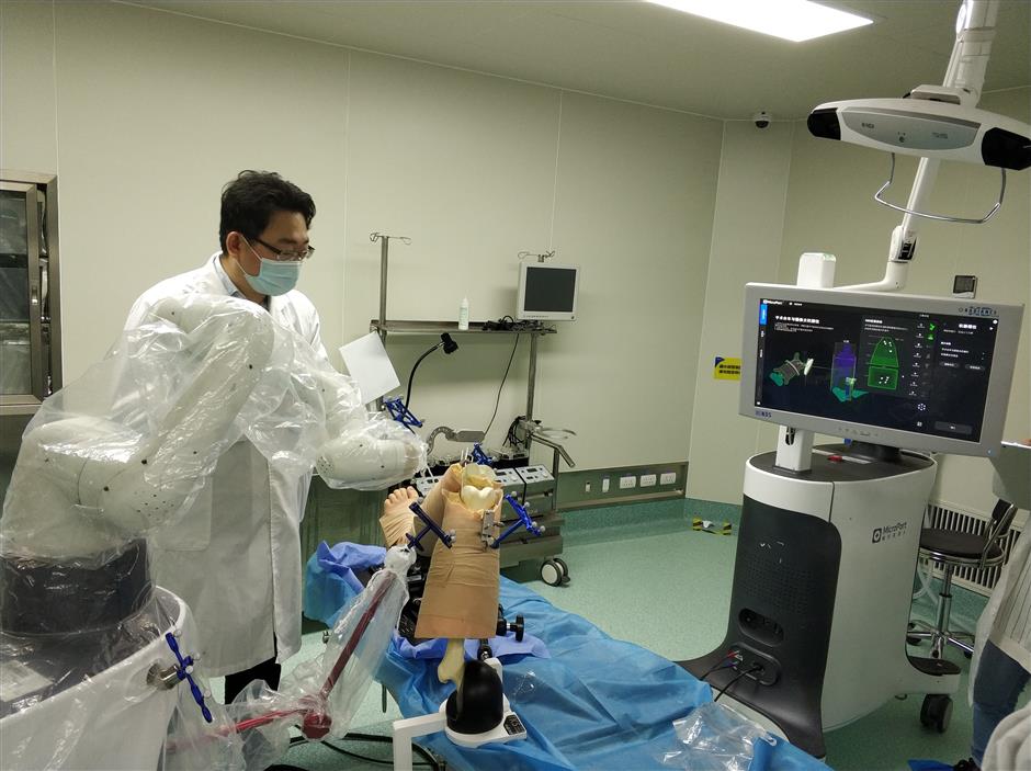 Robot 'surgeon' in city surgery a success