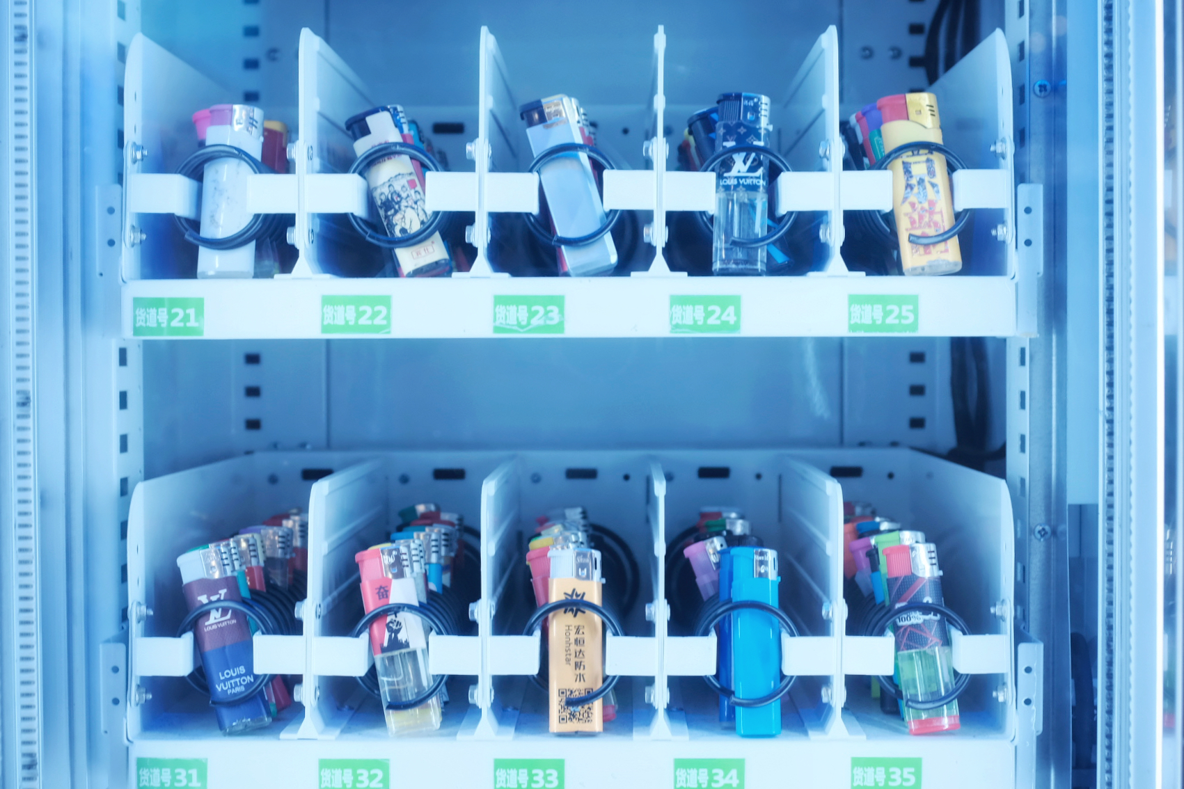 Smokers can get recycled lighters at Pudong airport SHINE News