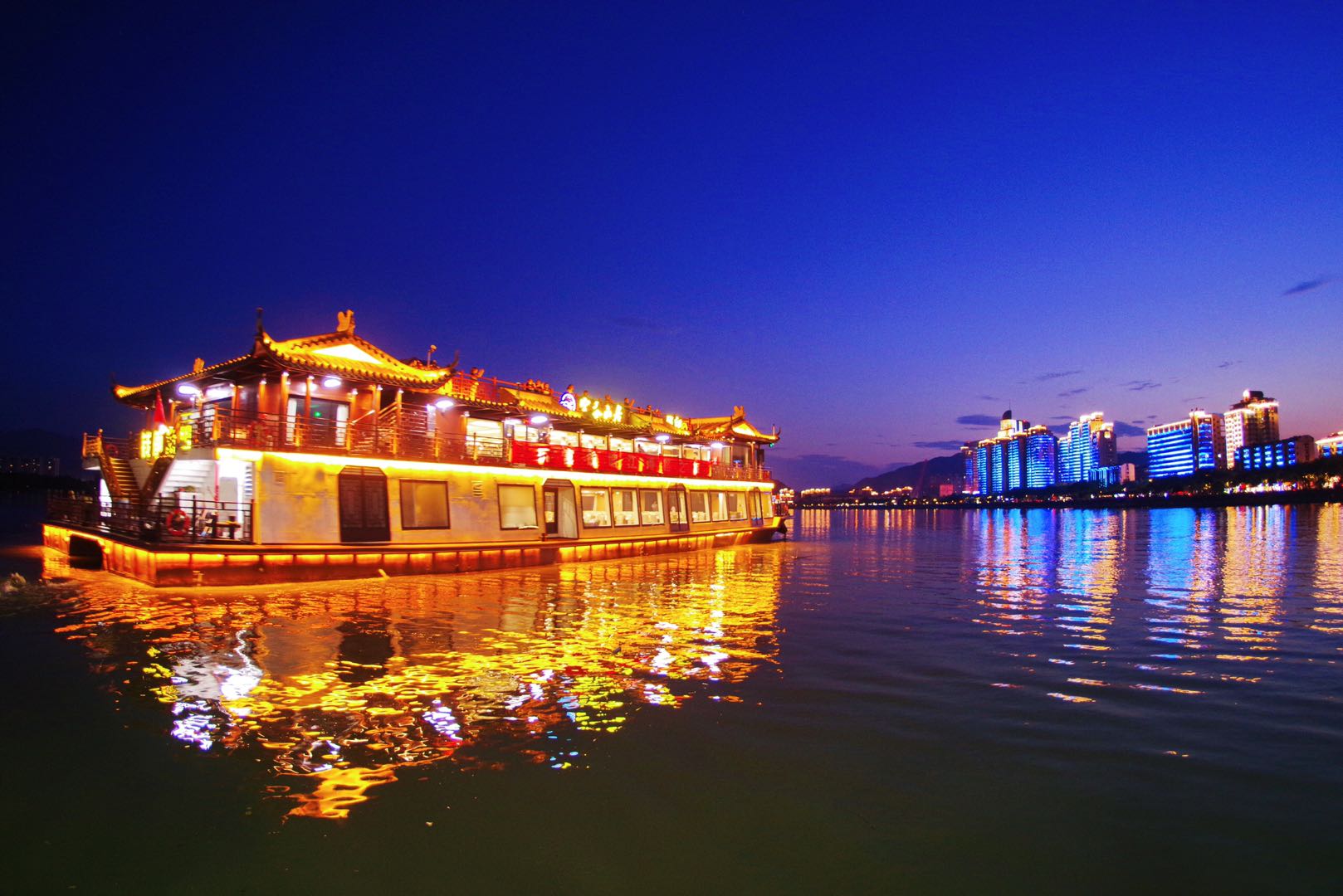 authorities test waters with fuchun river night cruise