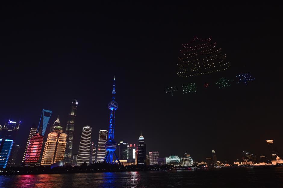 Huangpu River waterfront lights up with UAV show