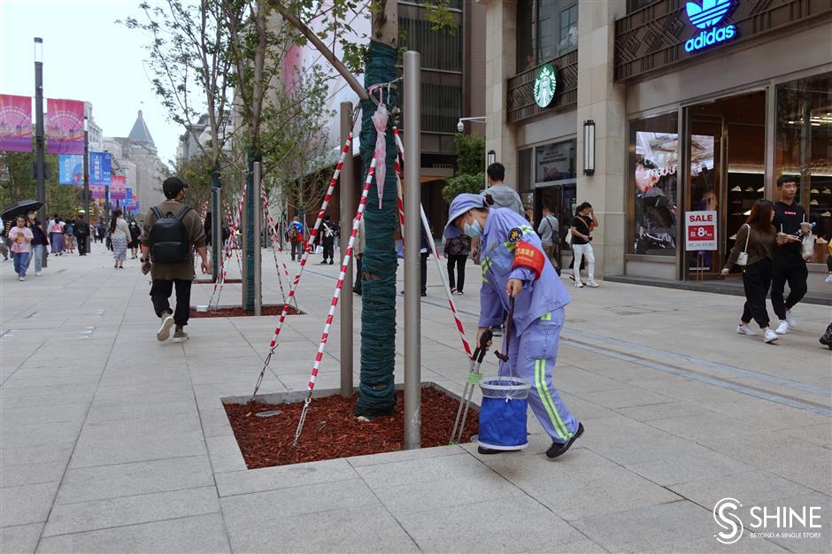 Shanghai rolls up sleeves for deep cleaning