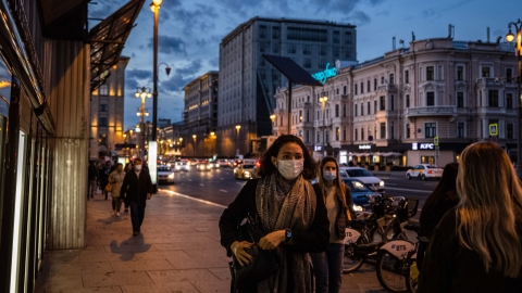 Global daily COVID-19 infections hit record high with nearly 400,000 ...