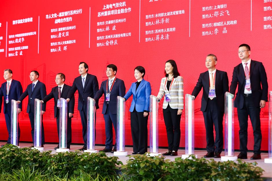 Suzhou signs 90 agreements with Shanghai