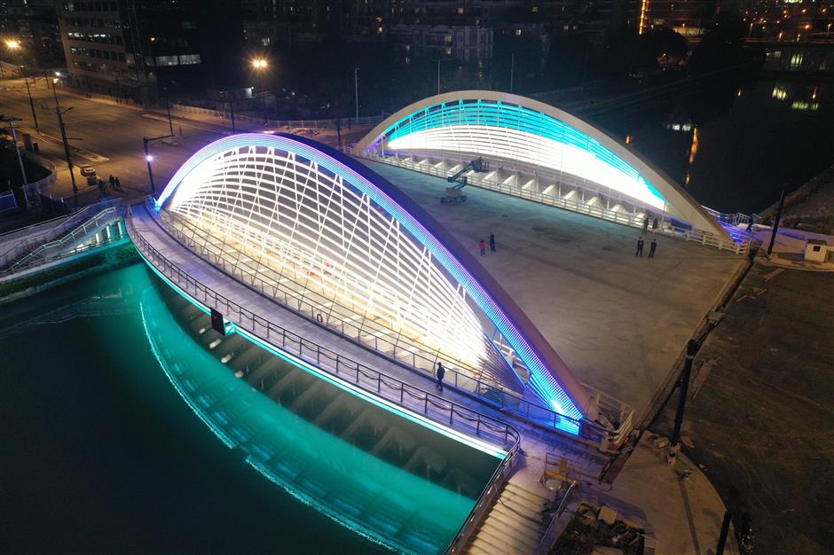 All eyes on Suzhou Creek with new bridge open