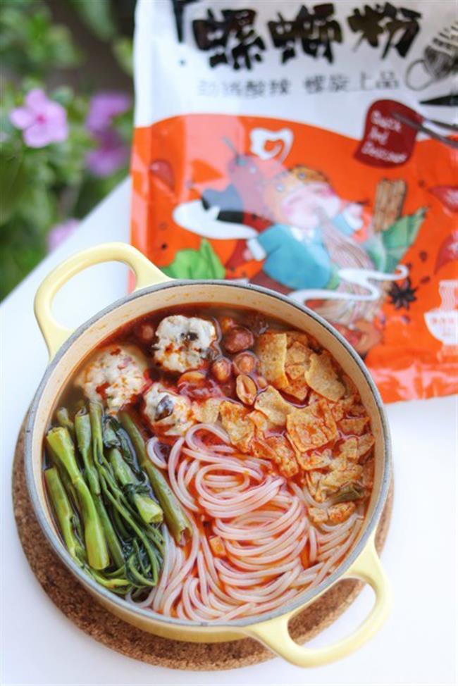 Instant noodles shed image as junk snack