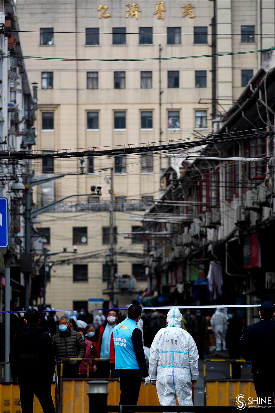 Zhaotong neighborhood goes into lockdown