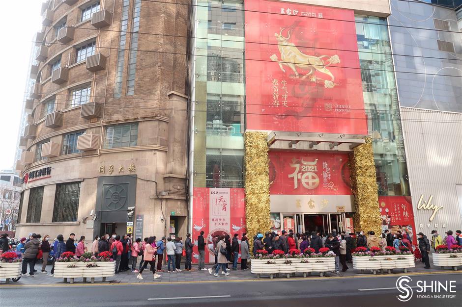 Tangyuan flying off shelves during holiday season