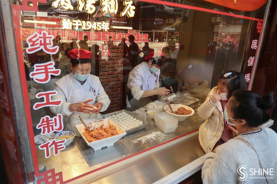 Tangyuan flying off shelves during holiday season