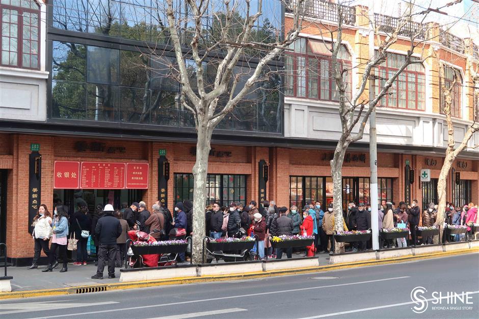 Tangyuan flying off shelves during holiday season