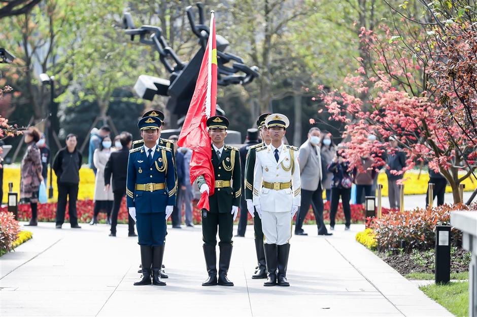 City pays tribute to revolutionary heroes