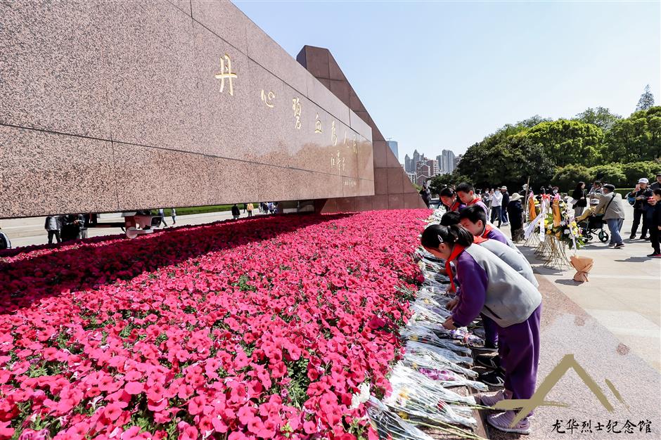 City pays tribute to revolutionary heroes