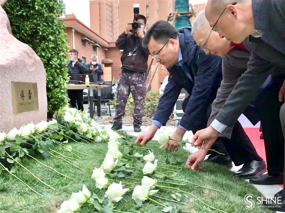 Statue unveiled in translator Fu Leis honor