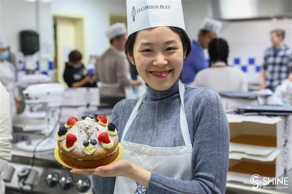 Chinese herbs and French baking is a piece of cheese cake