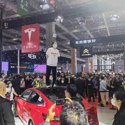Tesla, car-buyer in row over brakes at the auto show