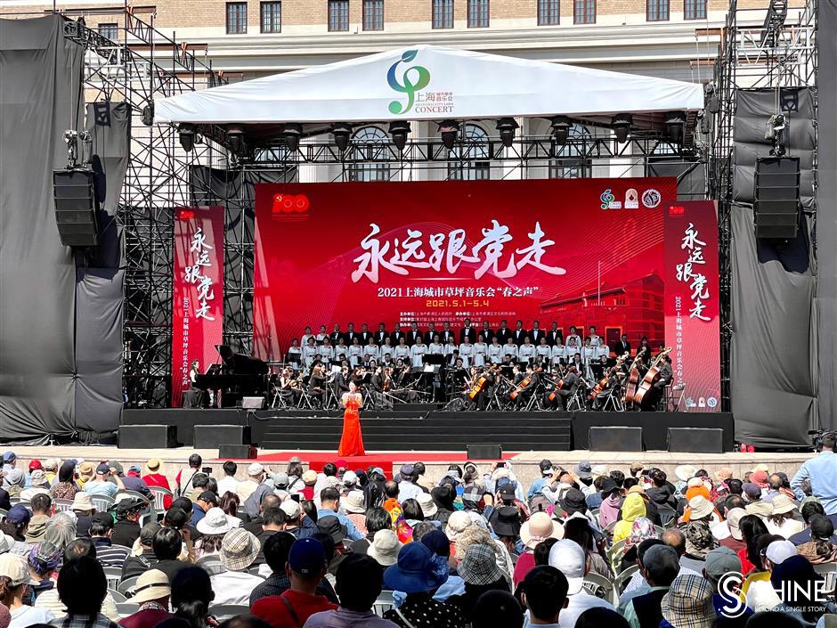 Lawn concert mixes classic works with Chinese songs