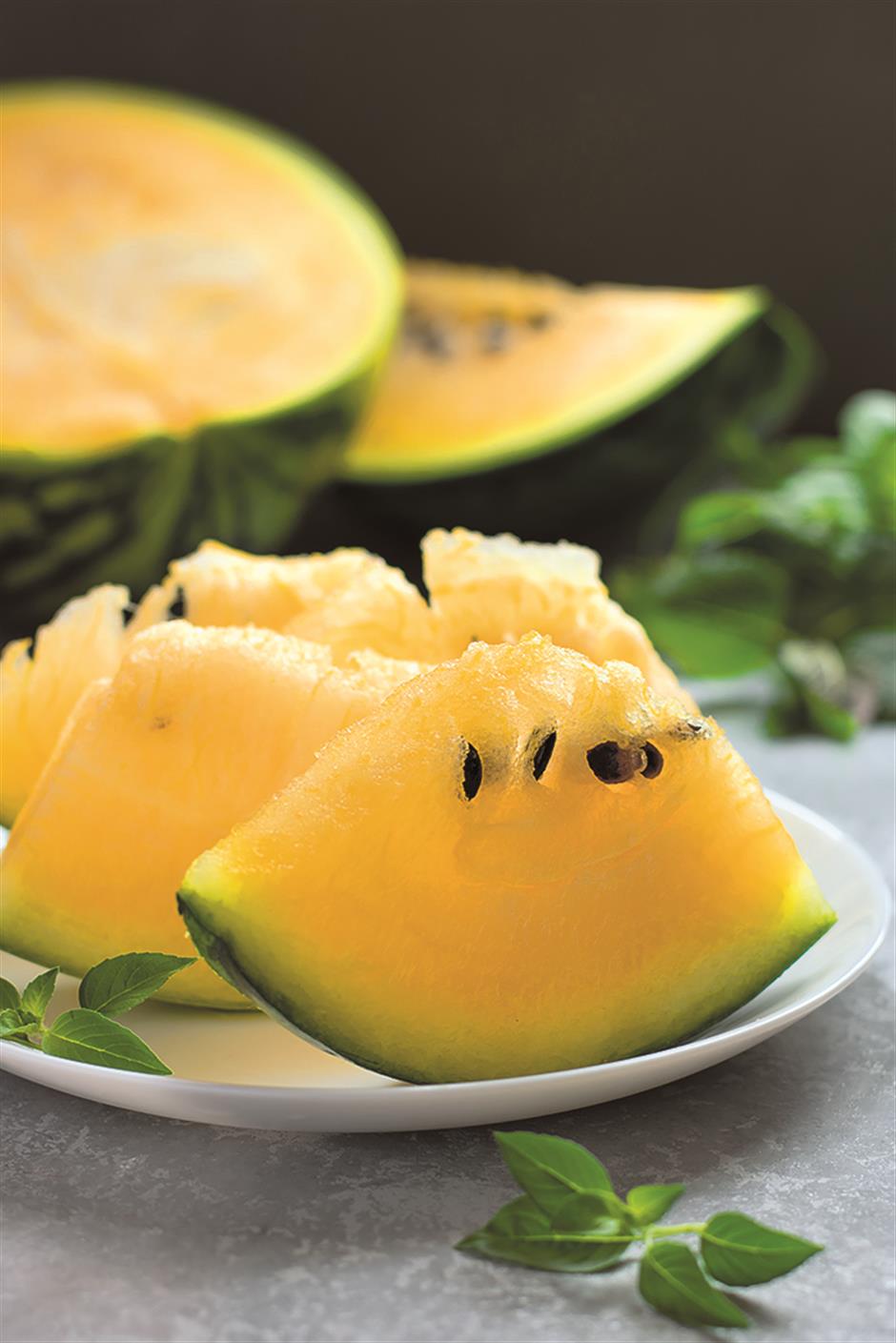 Sweet melons speel summer: low-calorie fruit in abundant supply