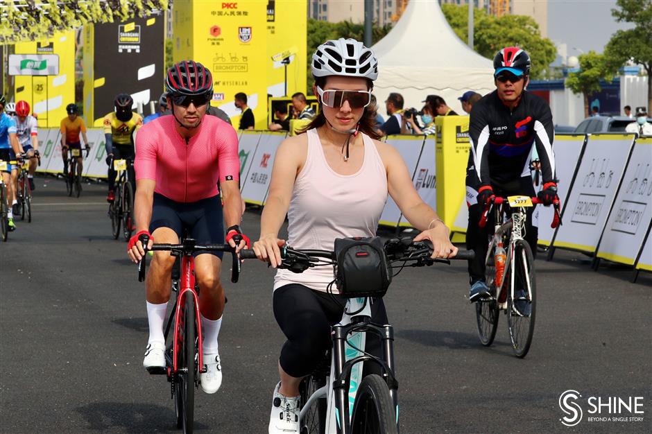 Cycle race staged in Shanghai's Lingang area a wheely good idea