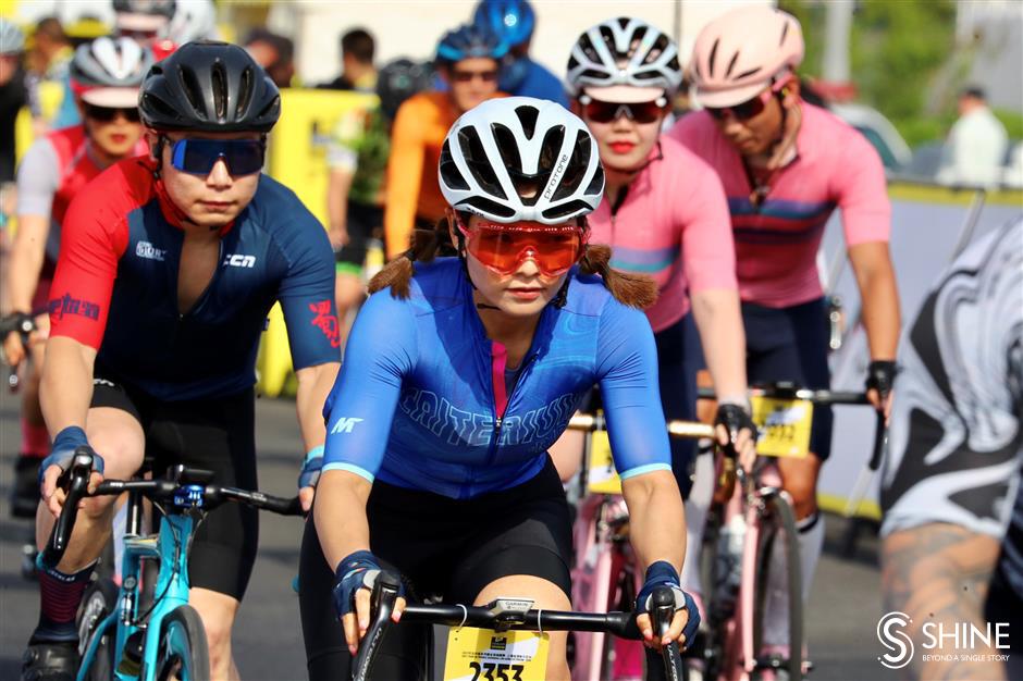 Cycle race staged in Shanghai's Lingang area a wheely good idea