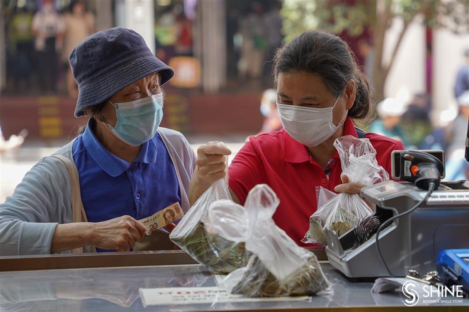 Traditional snack signals the advent of the Dragon Boat Festival